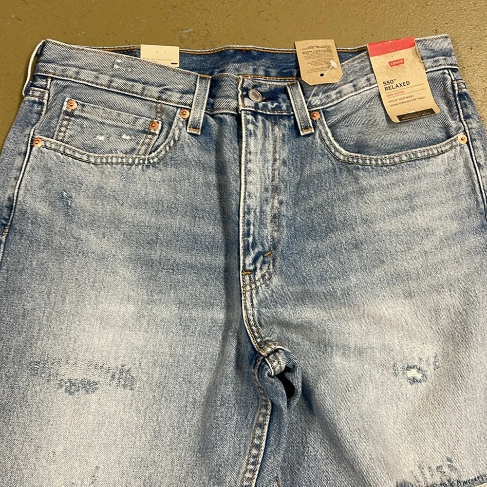 Levi’s 550 RELAXED Light Wash Distressed Jeans NWT 34/30